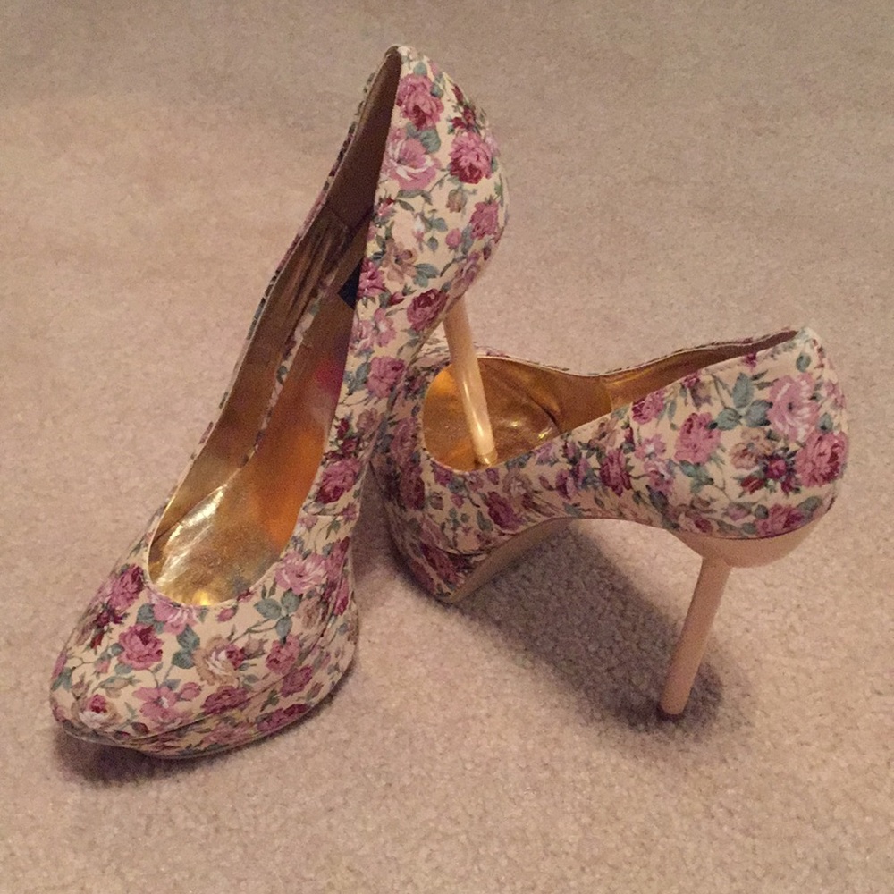 Floral stiletto platform NWOT